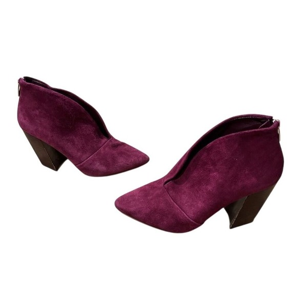 Vince Camuto Women's Suede Ankle Booties Plum Size 8 Pointed Toe - Picture 2 of 9